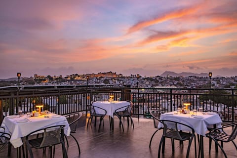 Restaurant/places to eat, Natural landscape, Bird's eye view, View (from property/room), Balcony/Terrace, Food, City view, Landmark view, Mountain view, Street view, Sunrise, Sunset