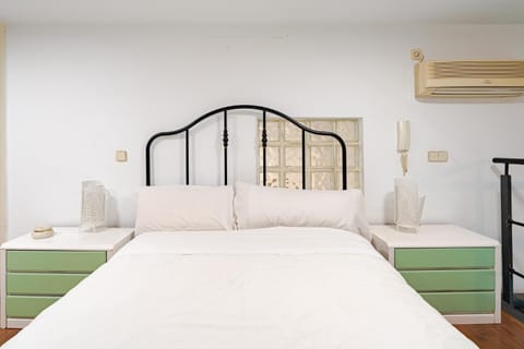 Bed, Bedroom