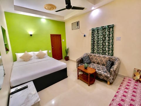 Bed, Photo of the whole room, Bedroom, air conditioner