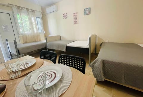 Photo of the whole room, Dining area, Bedroom