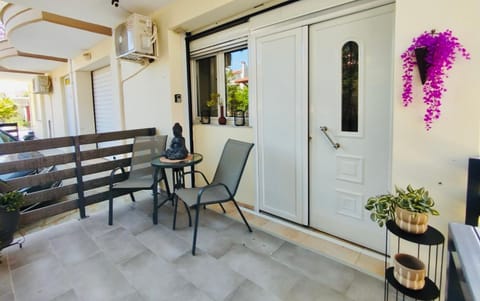 View (from property/room), Balcony/Terrace, Dining area