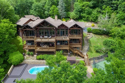 Banner Crest House in Banner Elk