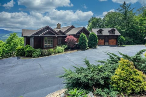 Banner Crest House in Banner Elk
