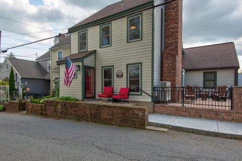 The Wander Inn House in Blowing Rock