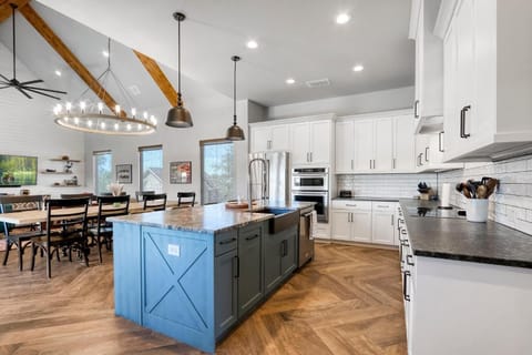 Here Comes the Sun House in Canyon Lake