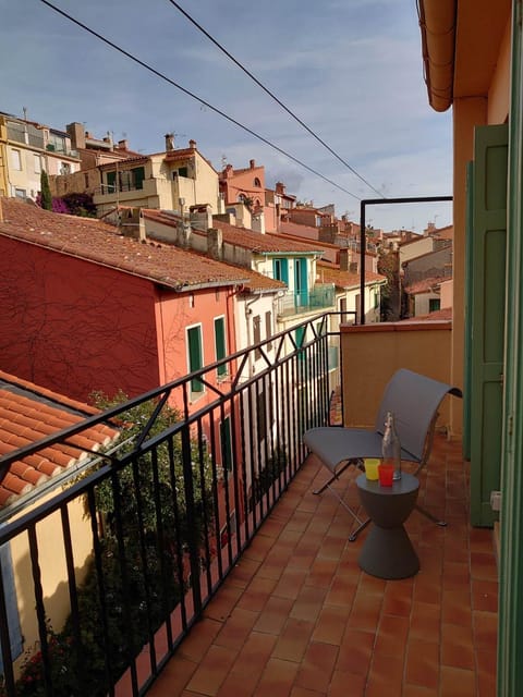 Property building, Balcony/Terrace, Balcony/Terrace, City view