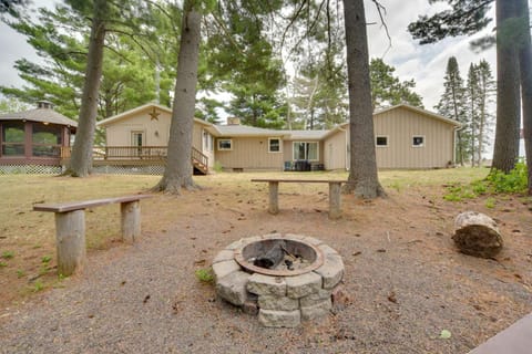 Lakefront Chetek Haven Dock, Screened Gazebo House in Wisconsin