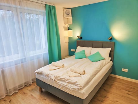 Bed, Photo of the whole room, towels
