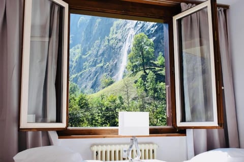 Bed, Day, Natural landscape, View (from property/room), Photo of the whole room, Bedroom, Mountain view