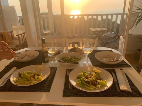 Living room, Lunch