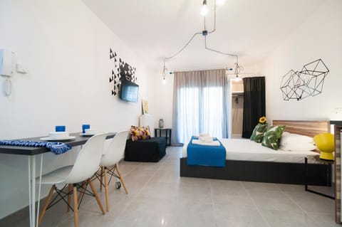 Photo of the whole room, Dining area