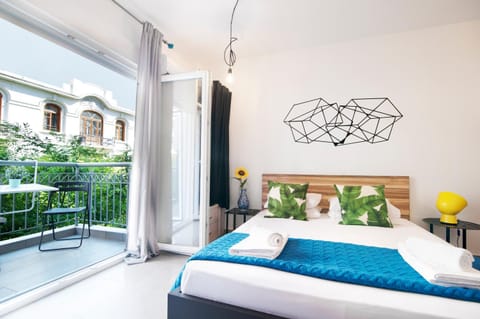 Bed, View (from property/room), Balcony/Terrace