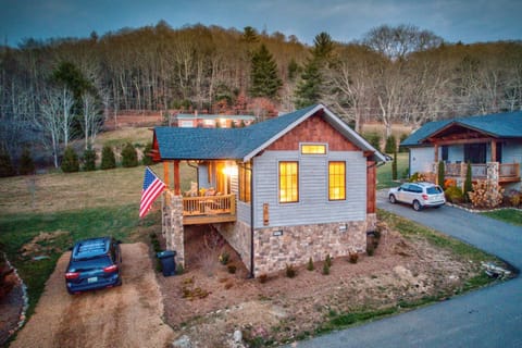 Banner Bear House in Watauga