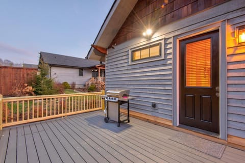 Banner Bear House in Watauga