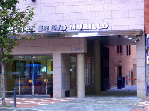 Facade/entrance