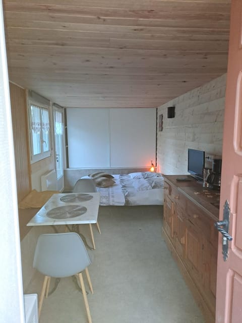 Gîte 3 "le Canal de Baza" aux Magnolias Apartment in Provence-Alpes-Côte d'Azur