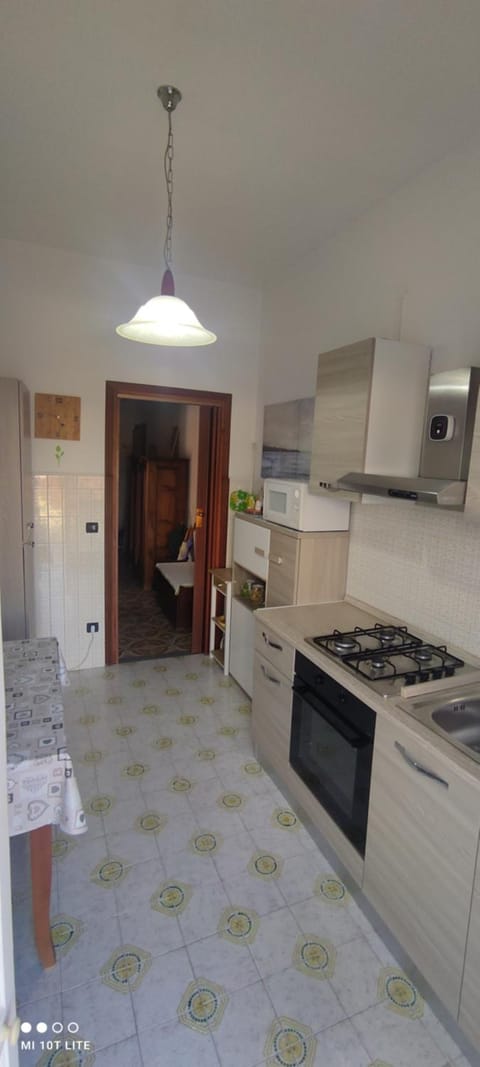 Kitchen or kitchenette, Dining area, pet friendly, stove