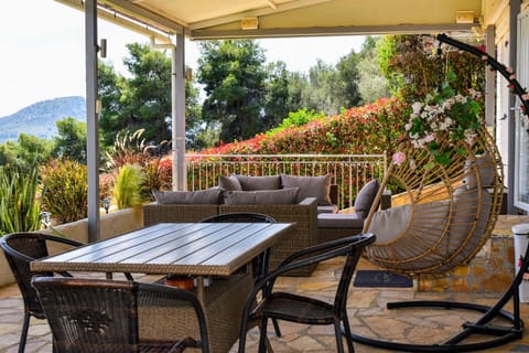 Patio, Natural landscape, View (from property/room), Balcony/Terrace, Seating area, Dining area