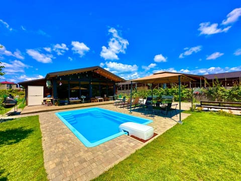 Property building, Garden, Garden view, Pool view, Swimming pool