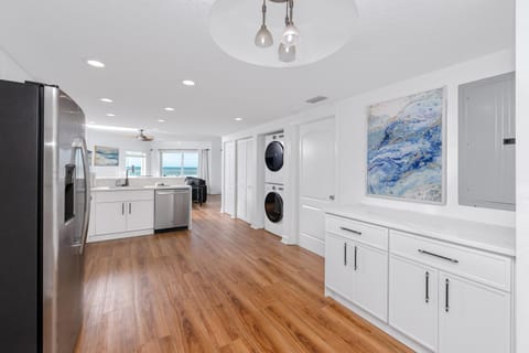 Luxury Spacious Penthouse Beach View Treasure Island Pool HotTub House in Treasure Island