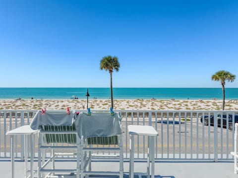 Pass a grille Gulf Way Beachfront 13 Apartment in Pass-a-Grille