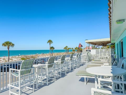 Pass a grille Gulf Way Beachfront 13 Apartment in Pass-a-Grille