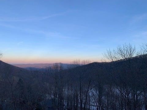 Seven Devils Sunrise House in Valley Creek