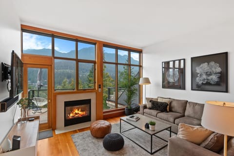TV and multimedia, Living room, Seating area, flat iron
