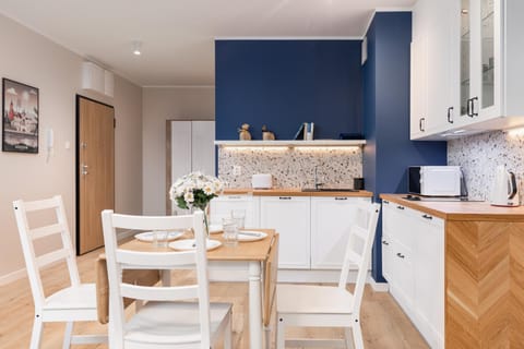 Kitchen or kitchenette, Dining area, kitchen