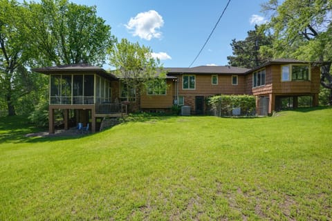 15 Mi to Downtown Minneapolis Retreat on 5 Acres House in Minnetonka
