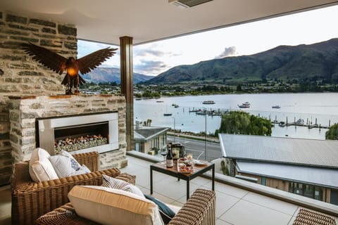 View (from property/room), City view, Lake view, Mountain view, flat iron