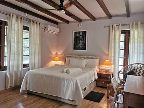 Bed, Photo of the whole room, Bedroom, air conditioner