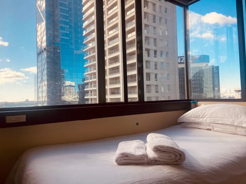 Bed, Day, View (from property/room), Bedroom, City view