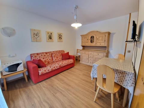 TV and multimedia, Living room, Dining area