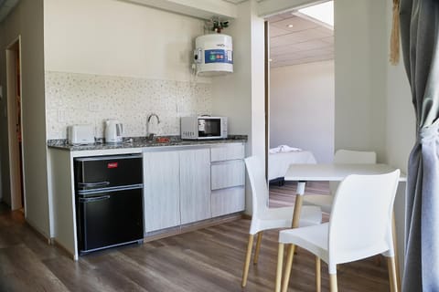 Kitchen or kitchenette, Dining area, oven, toaster