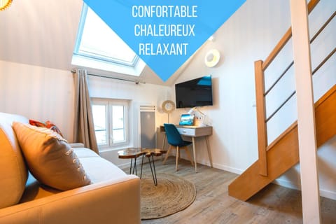 TV and multimedia, Living room, Text overlay