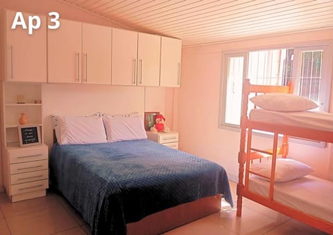 Bedroom, bunk bed