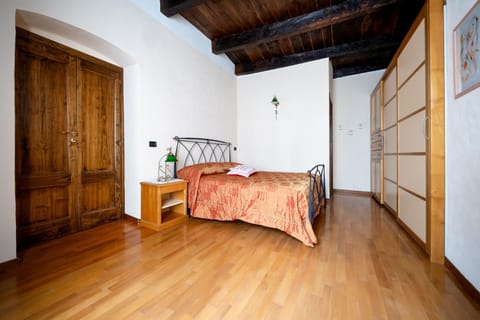 Bed, Bathroom, Photo of the whole room, Bedroom, wardrobe