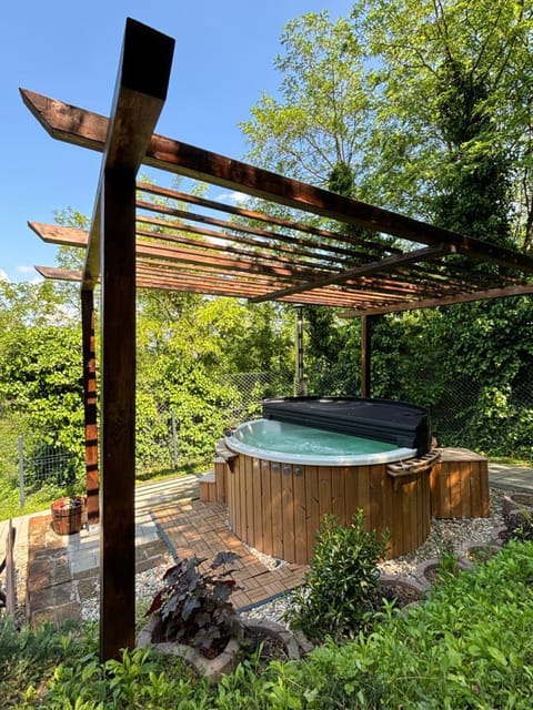 Garden, Hot Tub, On site