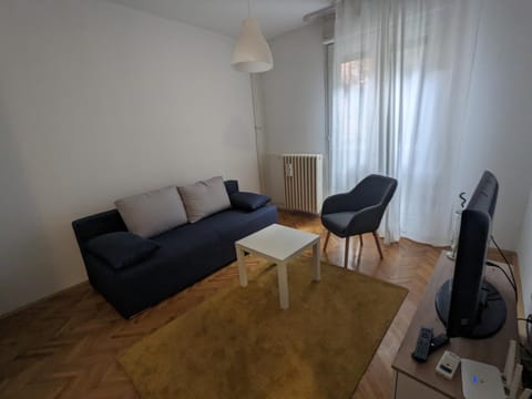 TV and multimedia, Living room, Seating area, hair dresser