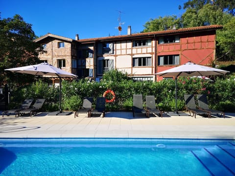 Swimming pool