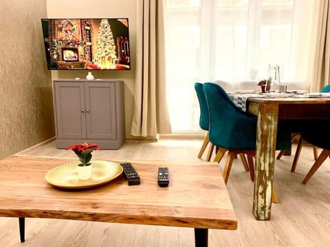 TV and multimedia, Living room, Dining area
