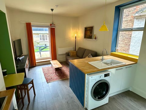 Chequer - seafront 1 bed ground floor garden flat Apartment in Cleethorpes