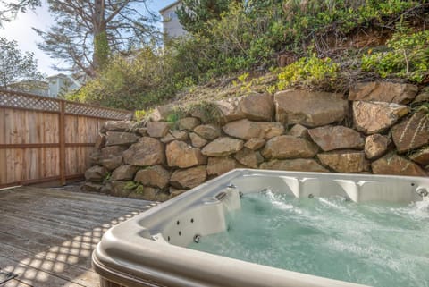 Searenity Now House in Lincoln City