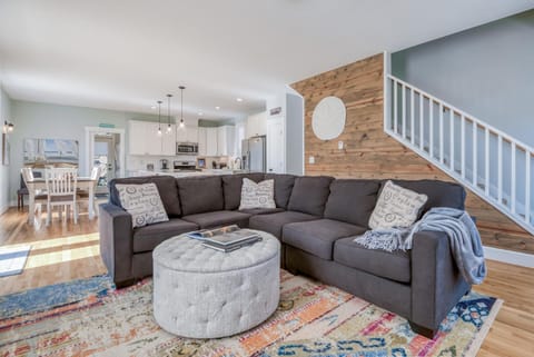 Searenity Now House in Lincoln City