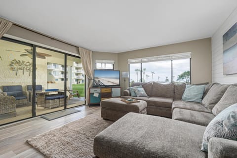 Patio, TV and multimedia, Balcony/Terrace, Living room, Seating area, furniture