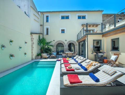 Property building, Off site, Pool view, Swimming pool, sunbed