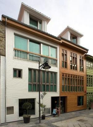 Facade/entrance, People, Family