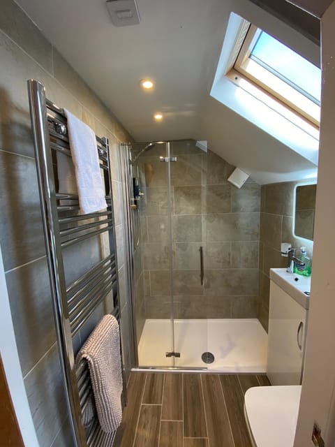 Cardiff Coach House with Hot Tub & Log Fire House in Cardiff