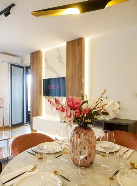 TV and multimedia, Living room, Dining area, Dinner